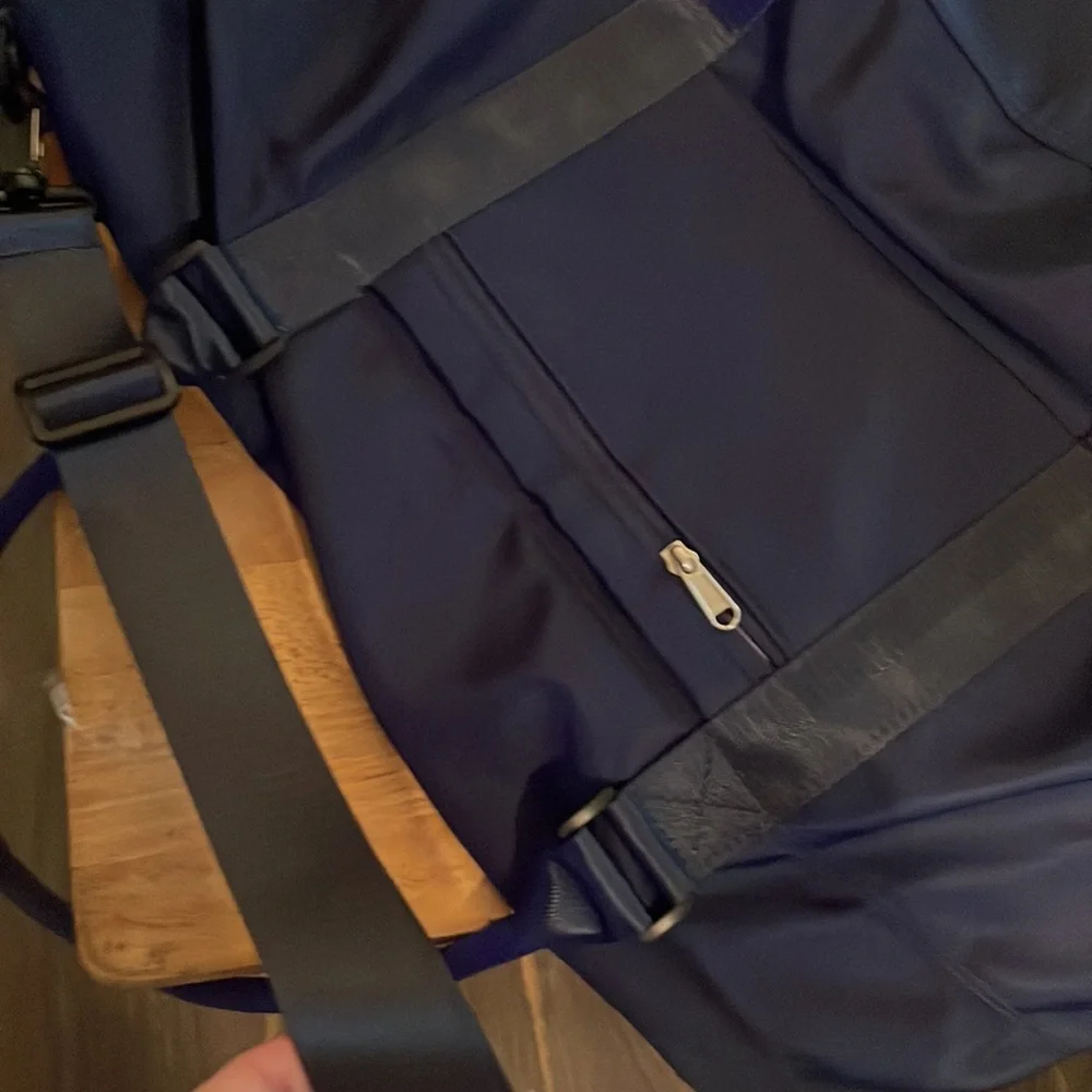 Navy blue weekender travel bag - Picture 2 of 5